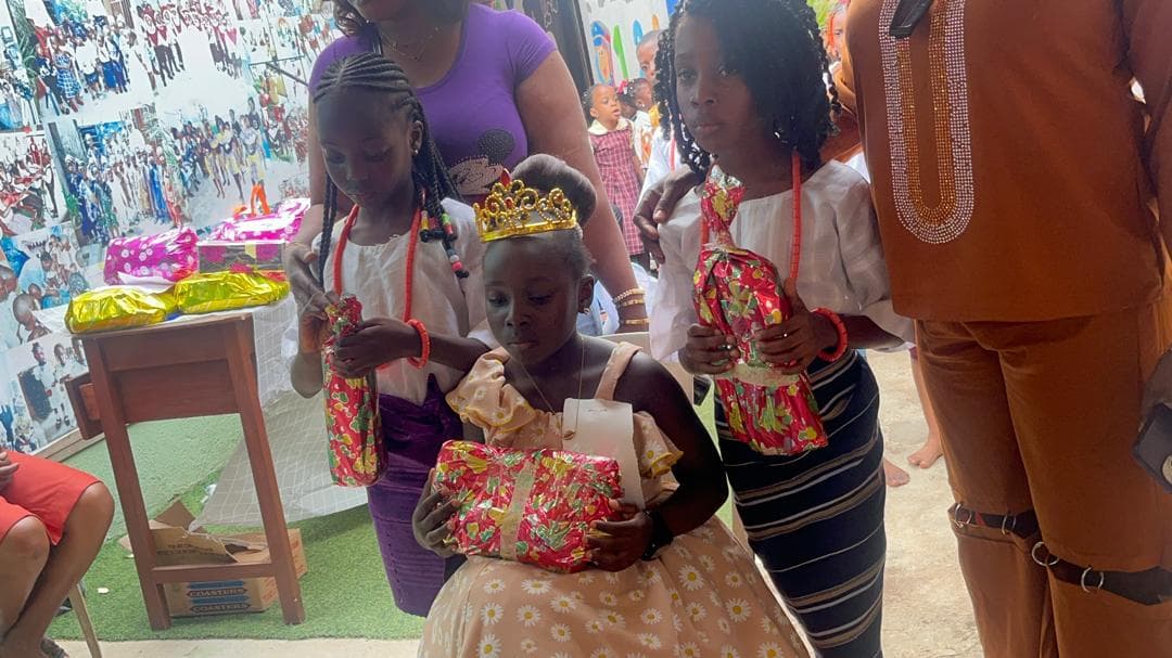 Prize-giving ceremony — student with crown and gifts